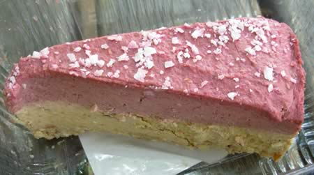 Raw raspberry cheesecake